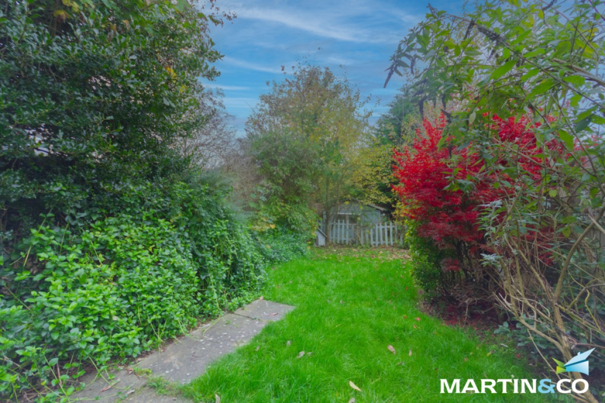 Lower White Road, Quinton, B32