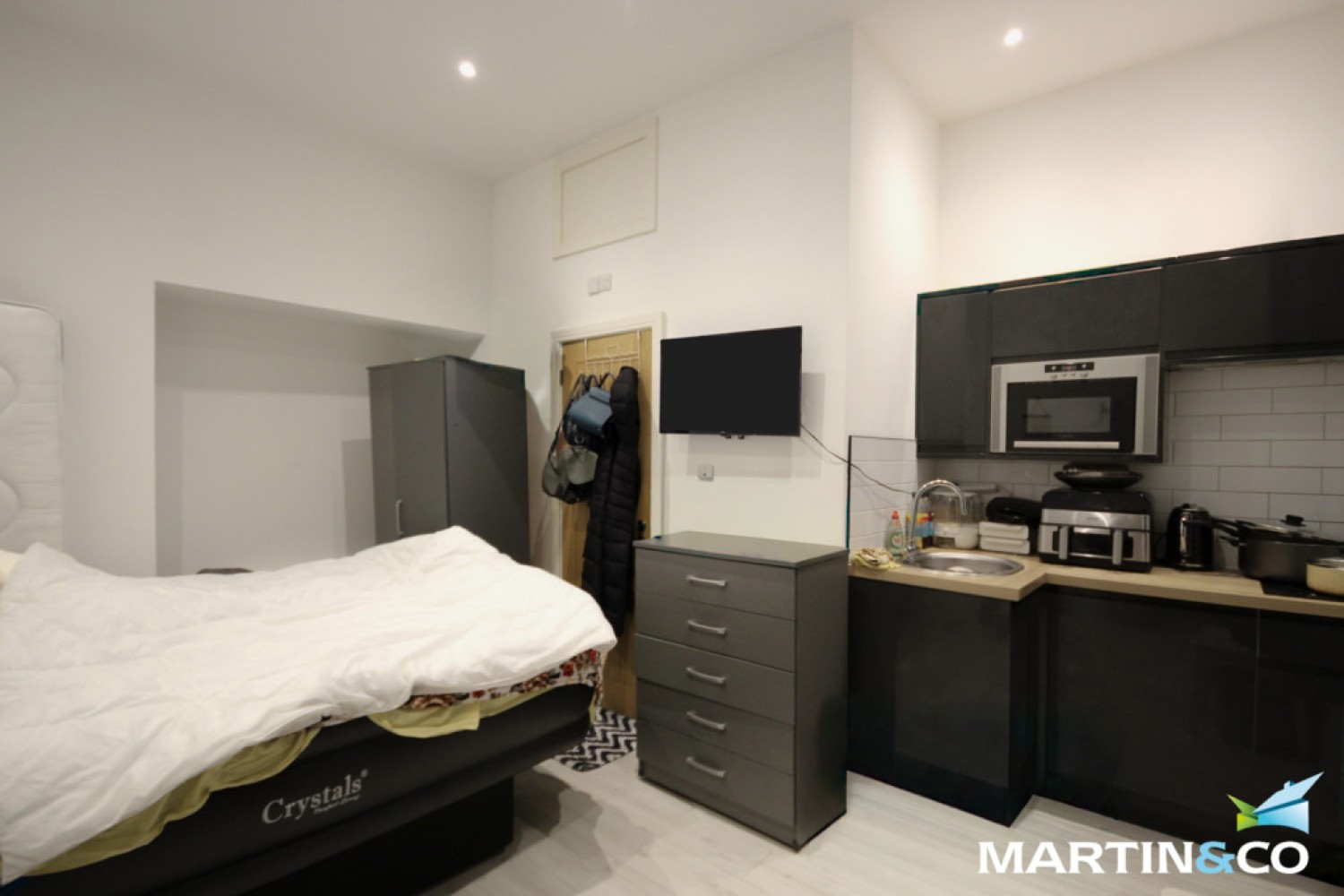 Bloxwich Road South, Willenhall, WV13