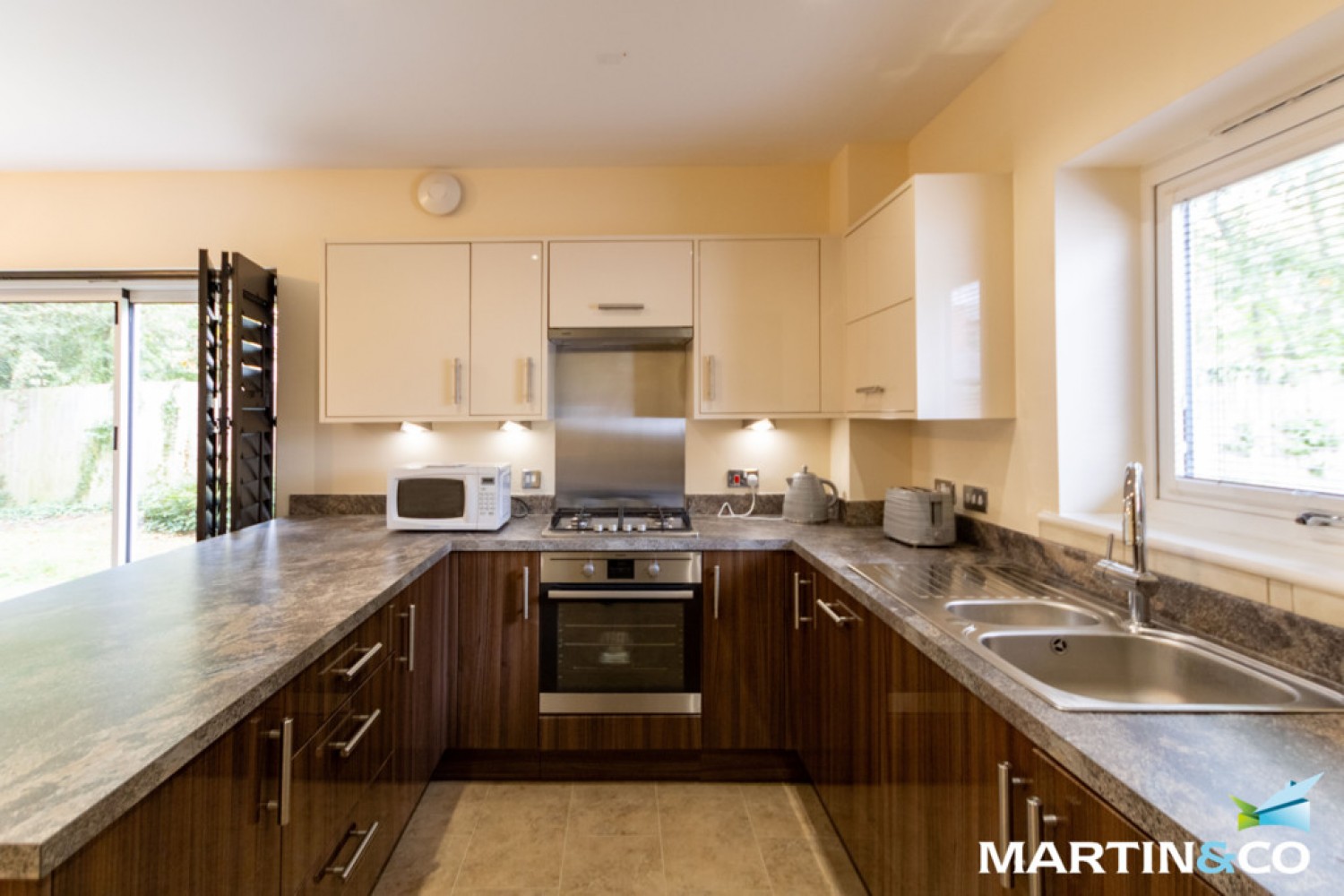 2 bedroom Flat in Kensington Court, Highfield Road, Edgbaston, B15