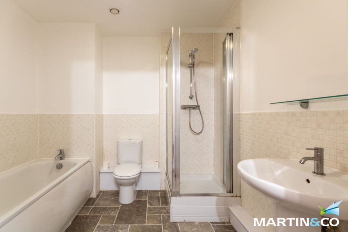 Longleat Avenue, Park Central, B15