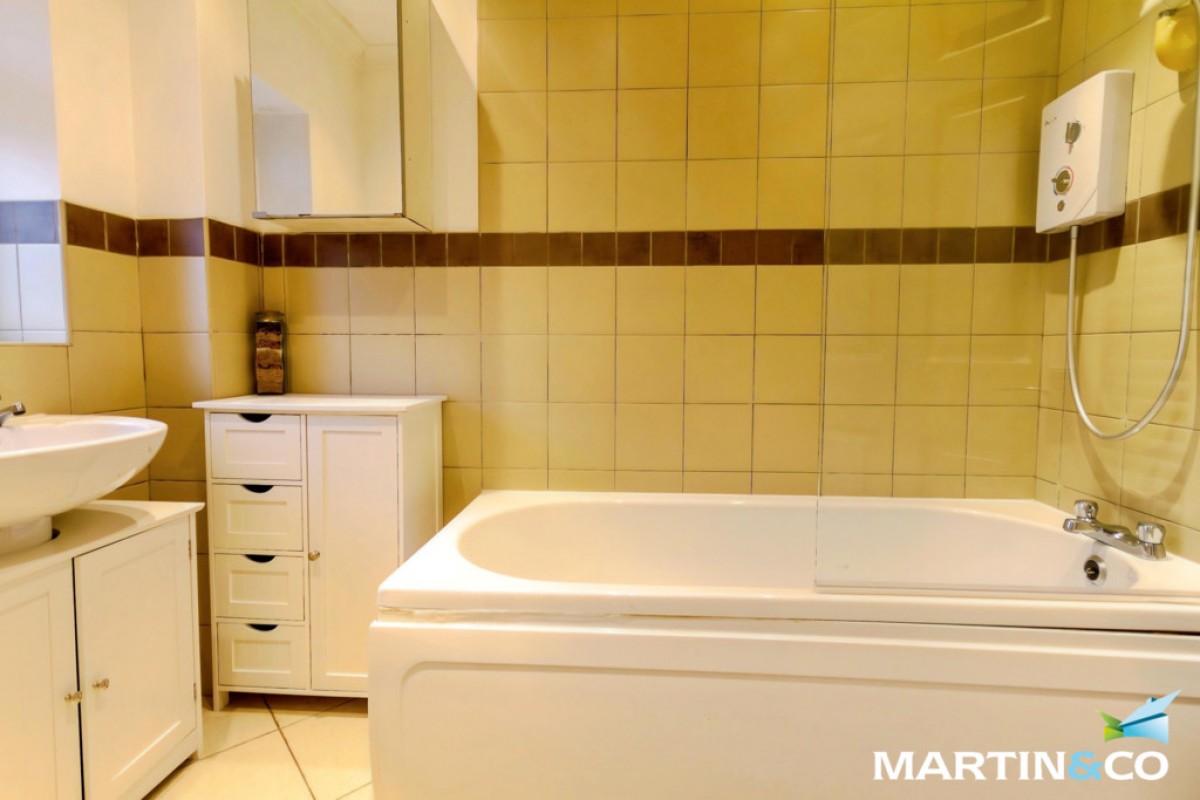 Capern Grove, Quinton, B32