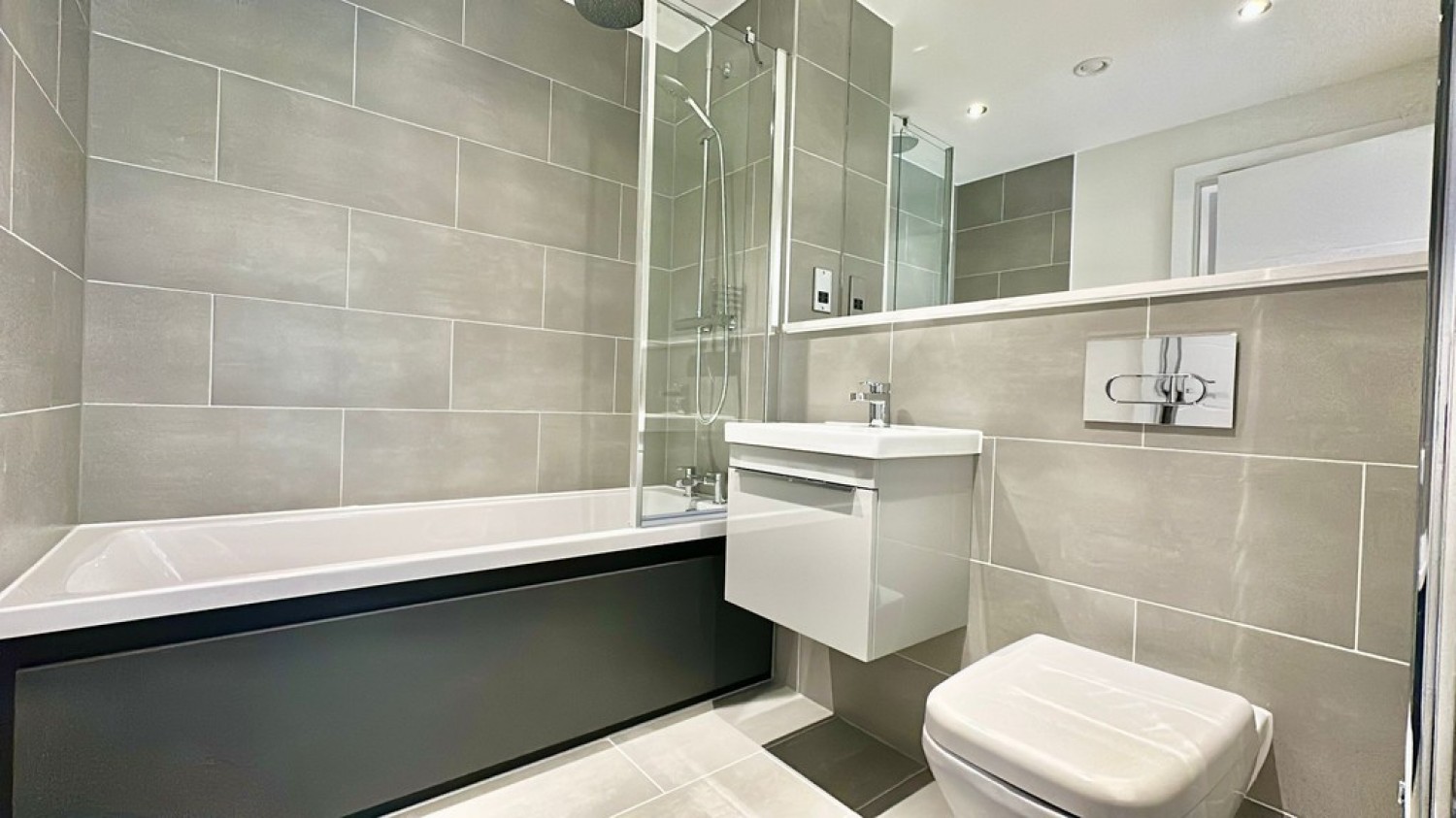 2 bedroom Flat for Letting Boulevard Plaza, Bristol Street, Birmingham, B5