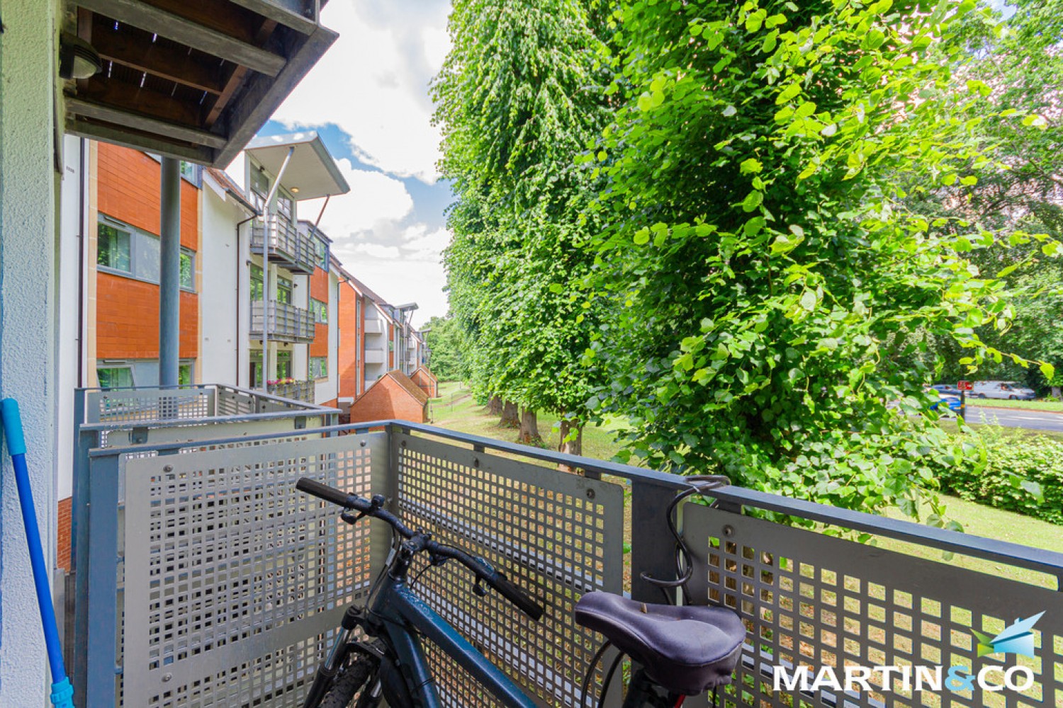 2 bedroom Flat for Sale Woodbrooke Grove, Northfield, B31