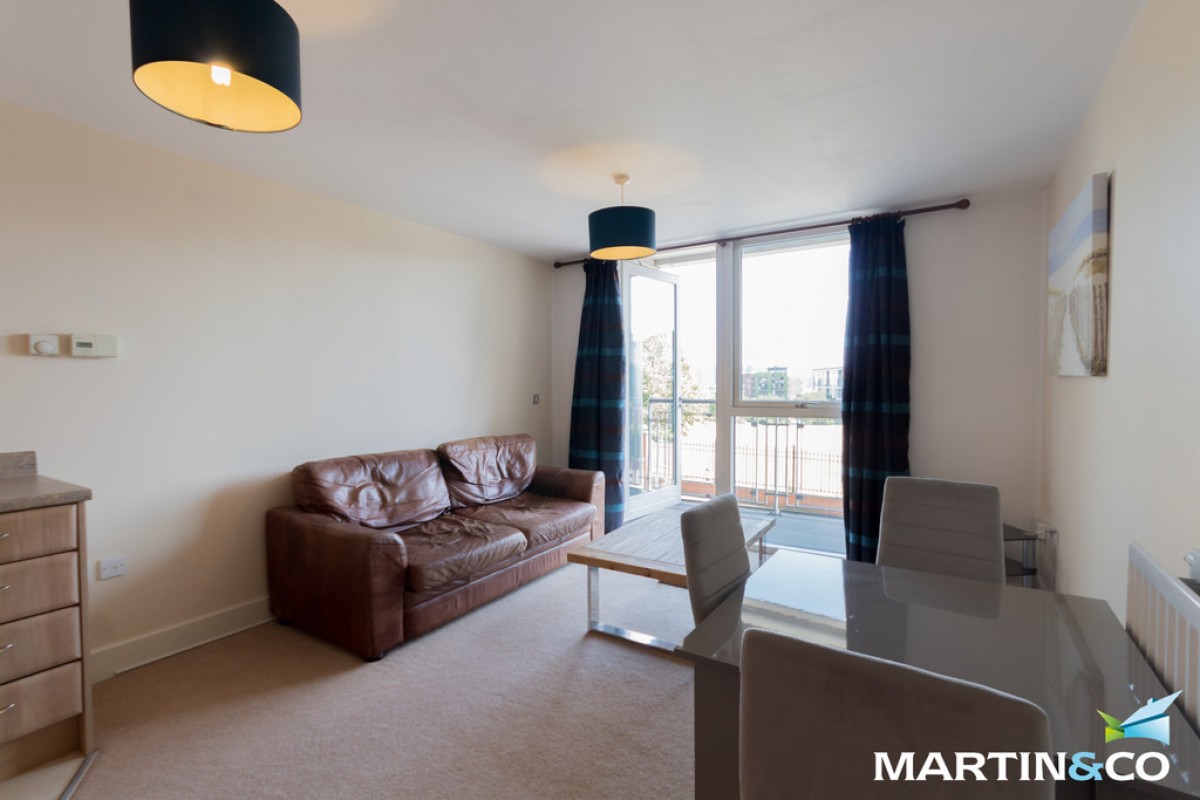 Longleat Avenue, Park Central, B15
