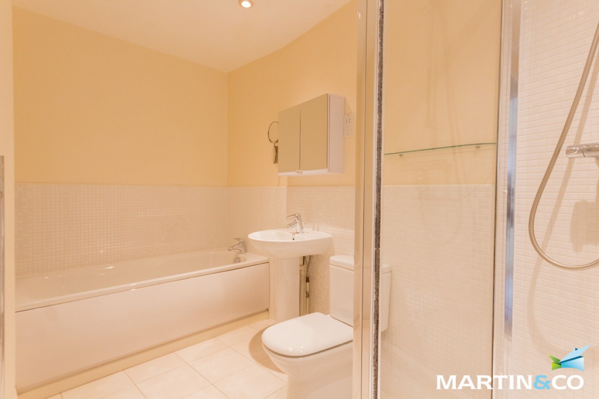 Longleat Avenue, Park Central, B15