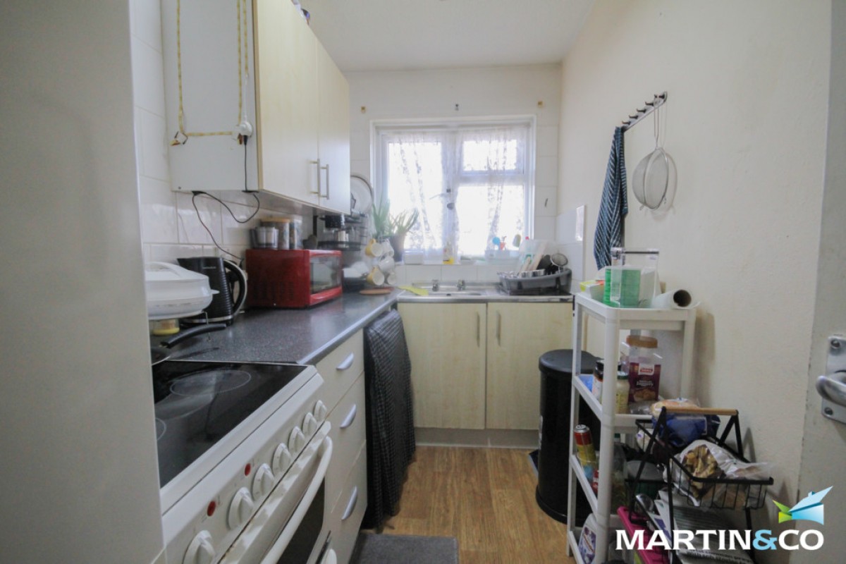 Bond Square, Hockley, B18