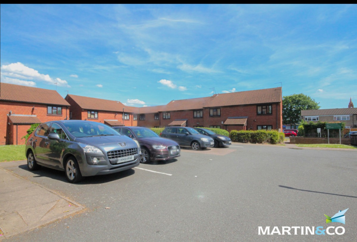 Bond Square, Hockley, B18