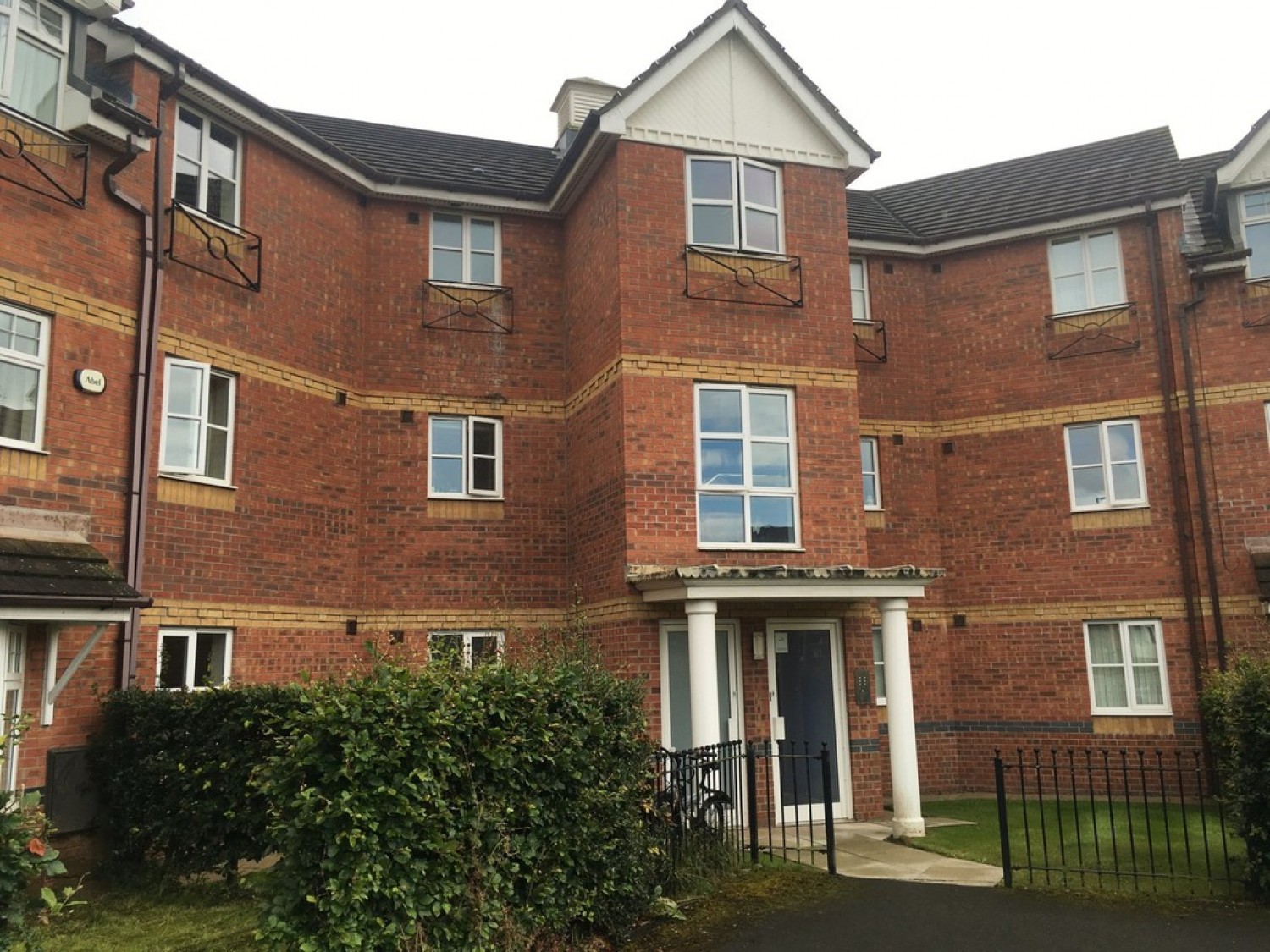 2 bedroom Flat for Letting Chassagne Square, Crewe