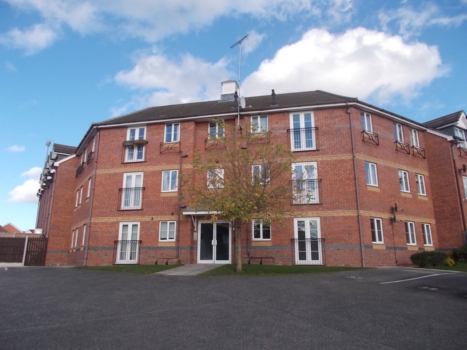 2 bedroom Flat for Letting Chassagne Square, Crewe