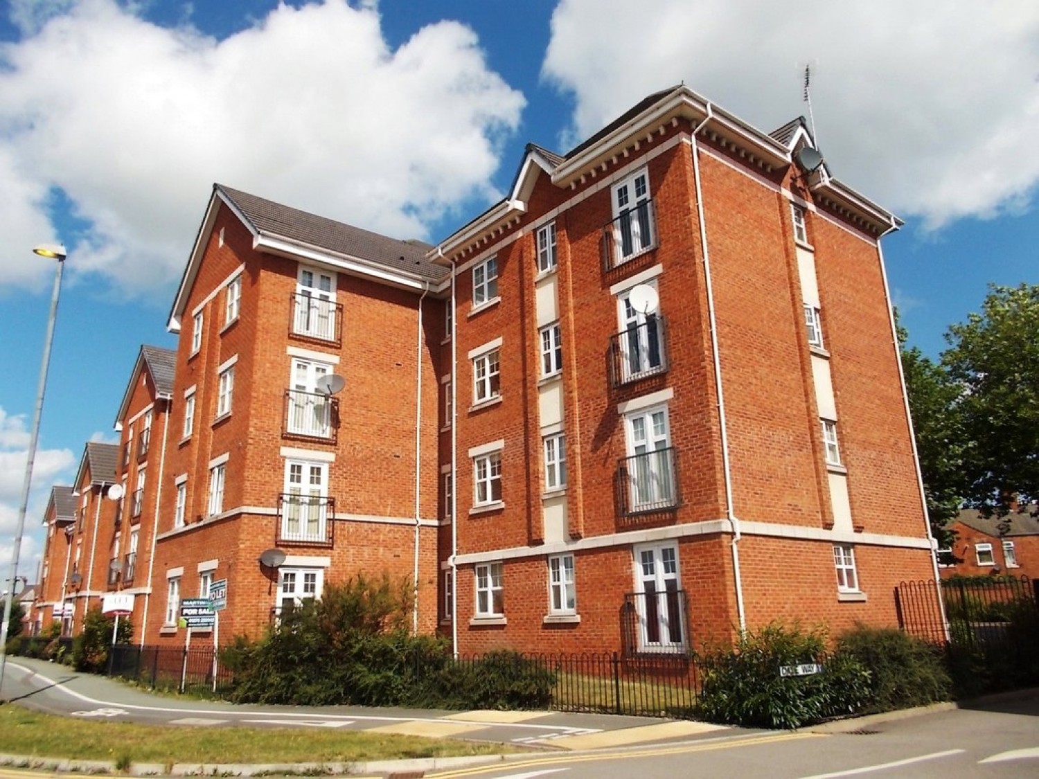 2 bedroom Flat for Letting Junction House, Dale Way
