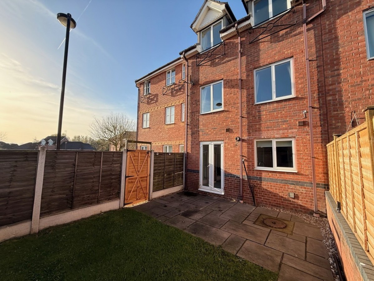 Chassagne Square, Leighton