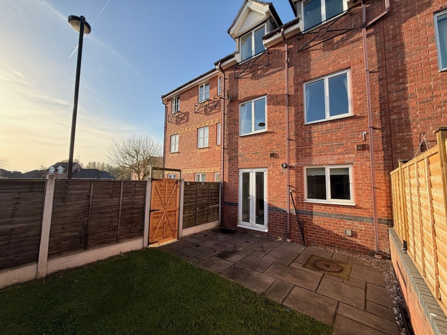 Chassagne Square, Leighton