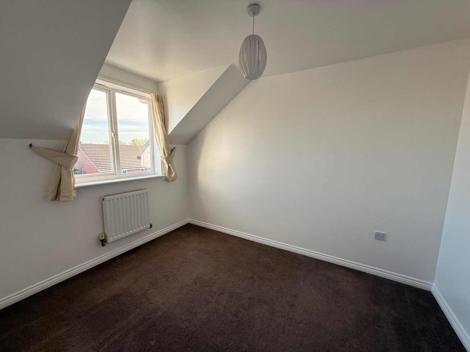 Chassagne Square, Leighton