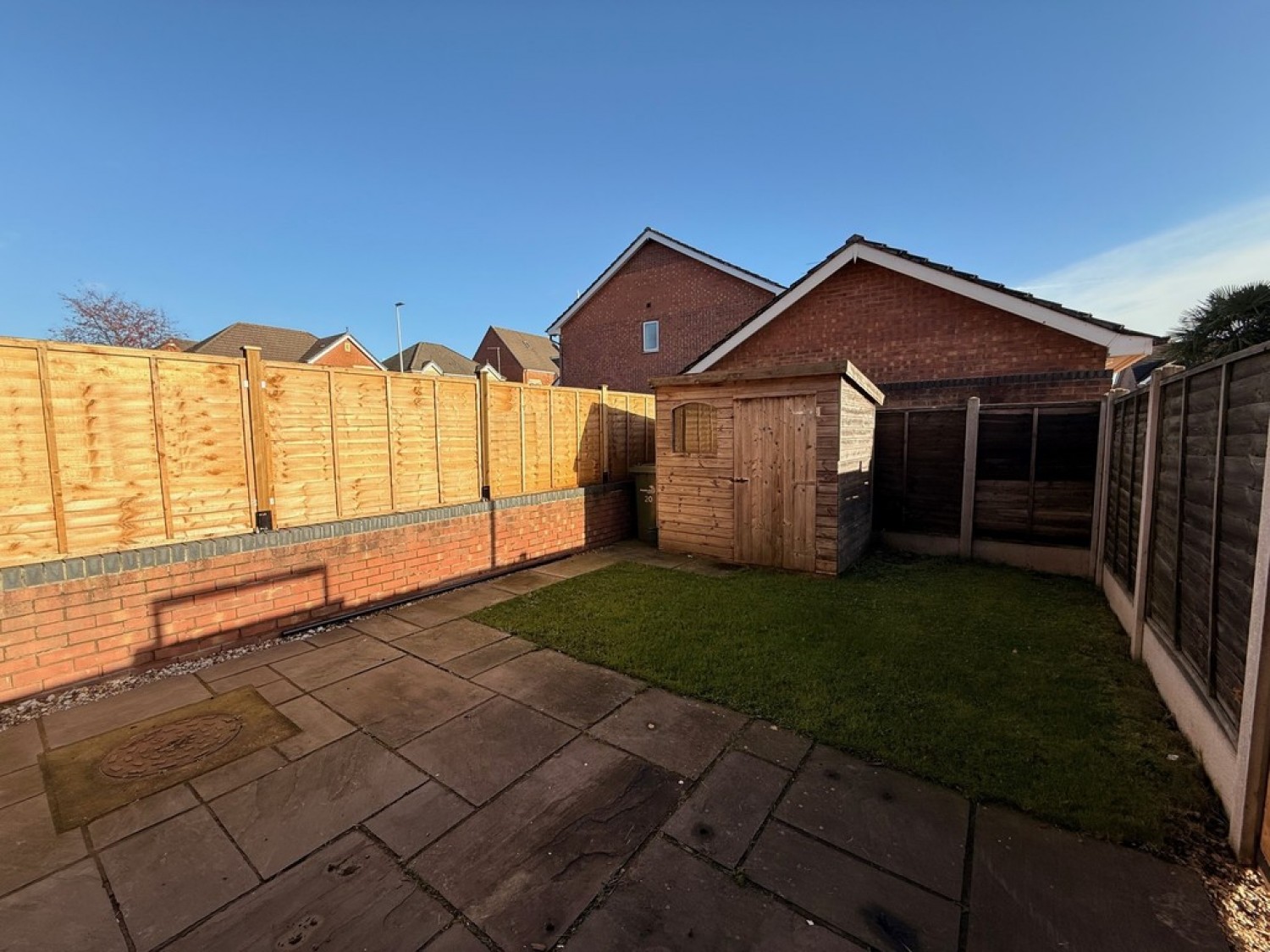 Chassagne Square, Leighton