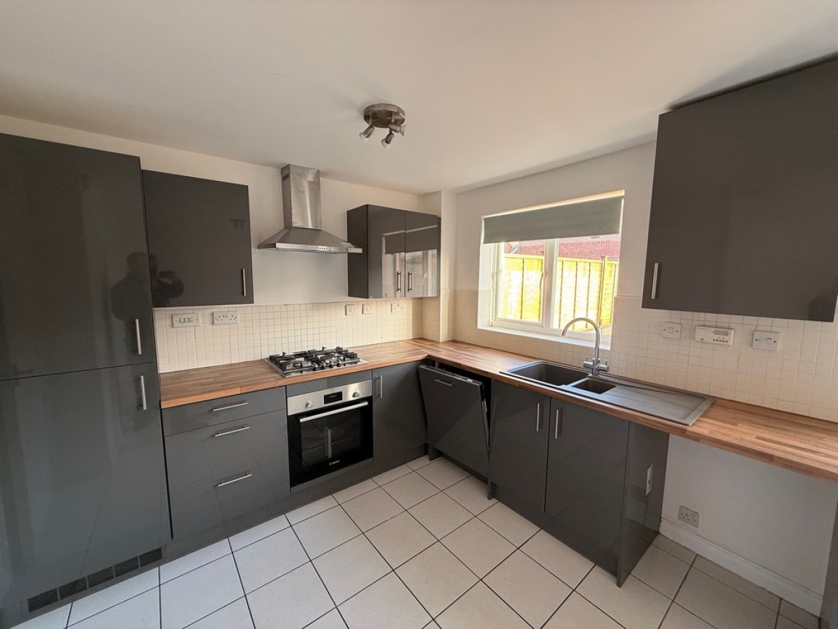 Chassagne Square, Leighton