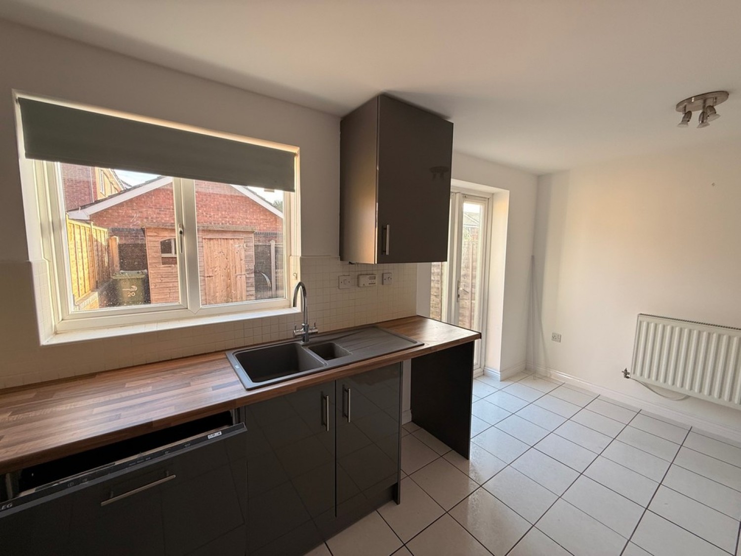 Chassagne Square, Leighton