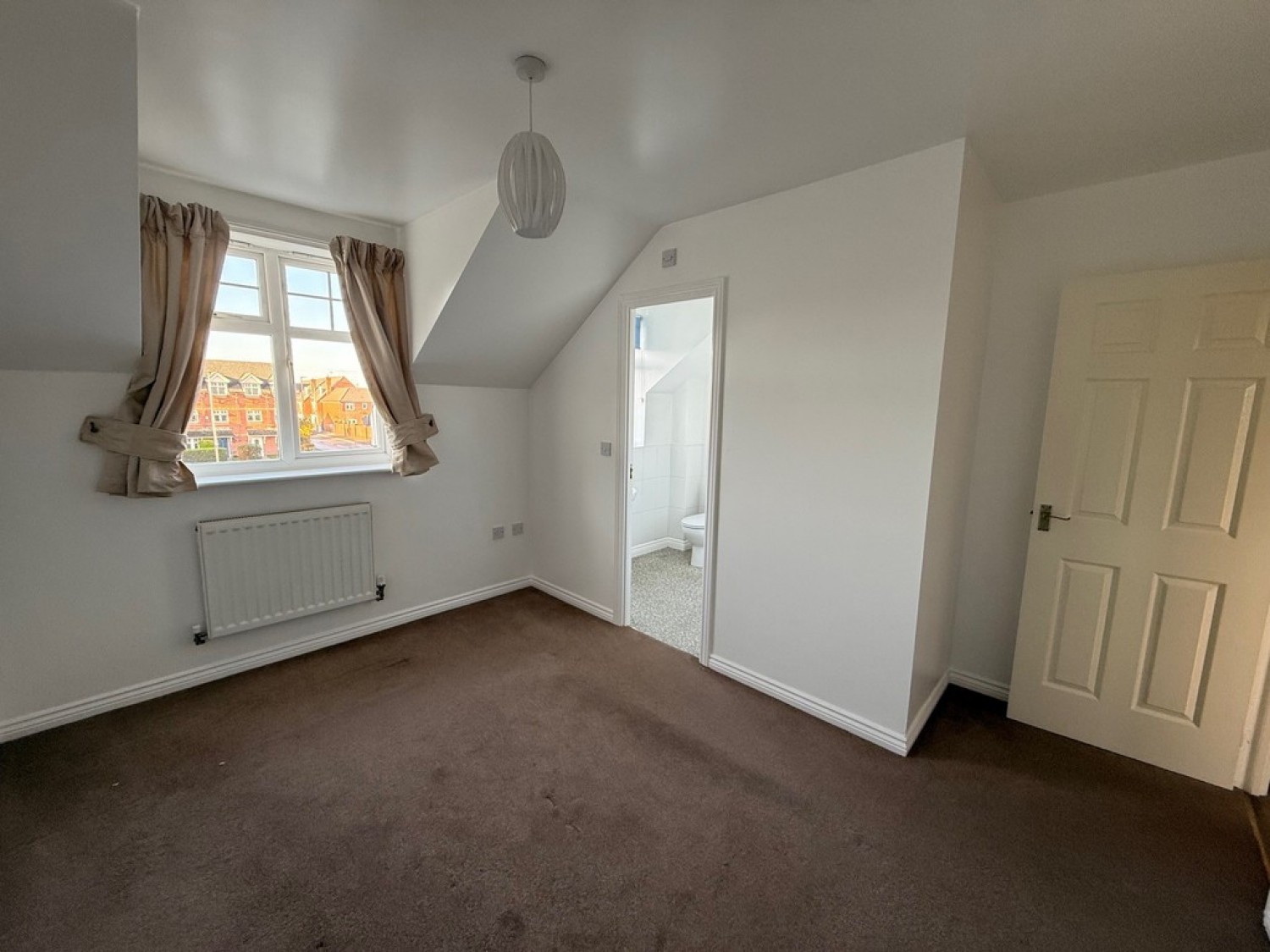 Chassagne Square, Leighton