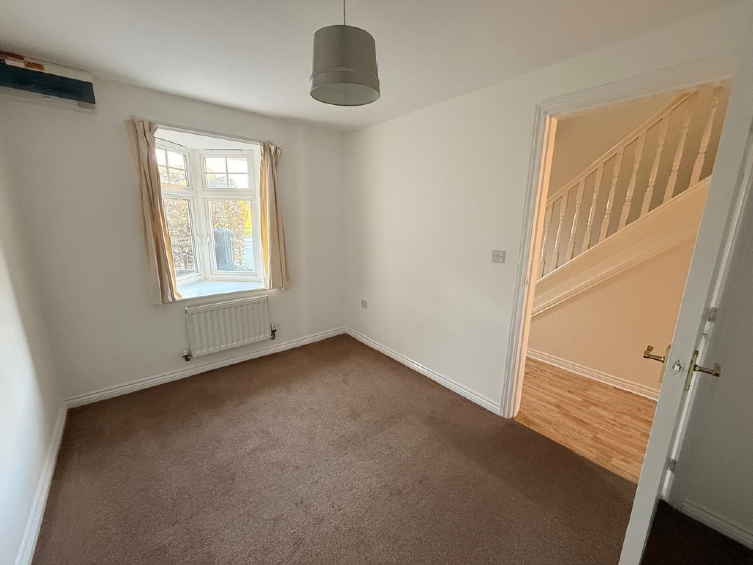 Chassagne Square, Leighton