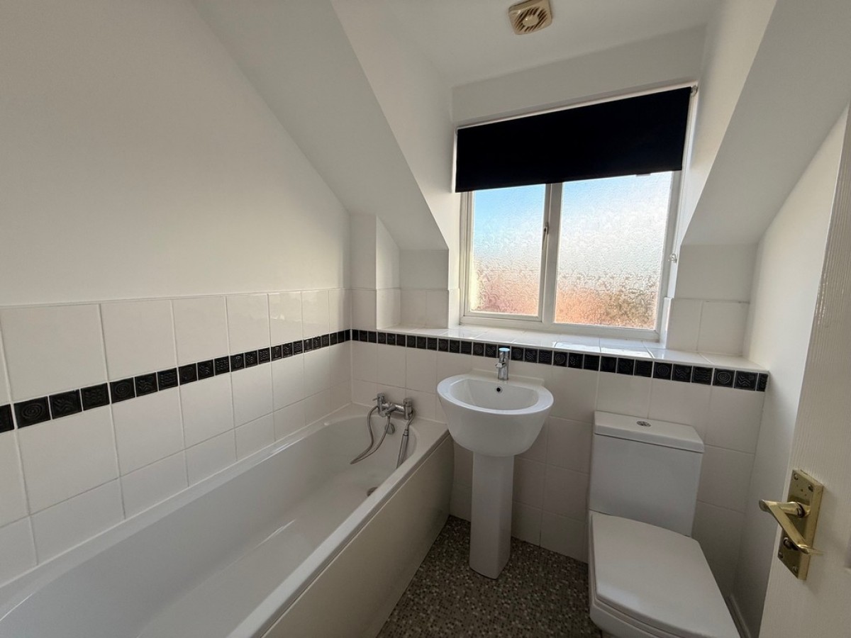 Chassagne Square, Leighton