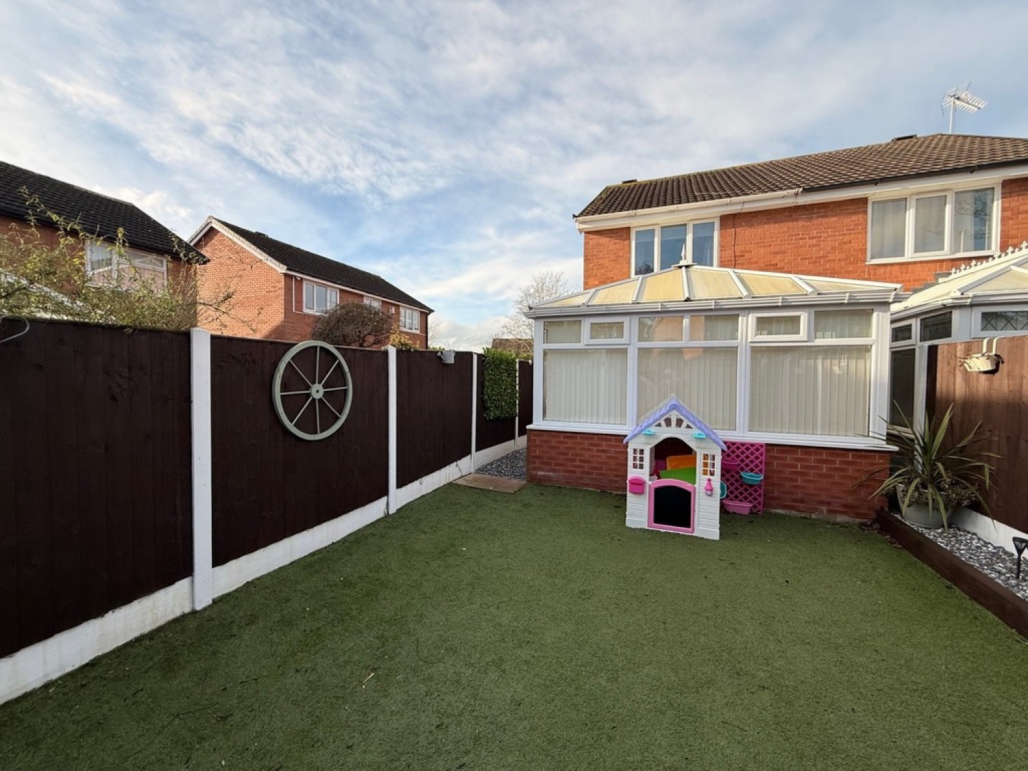 2 bedroom House in Queens Park Gardens, Crewe