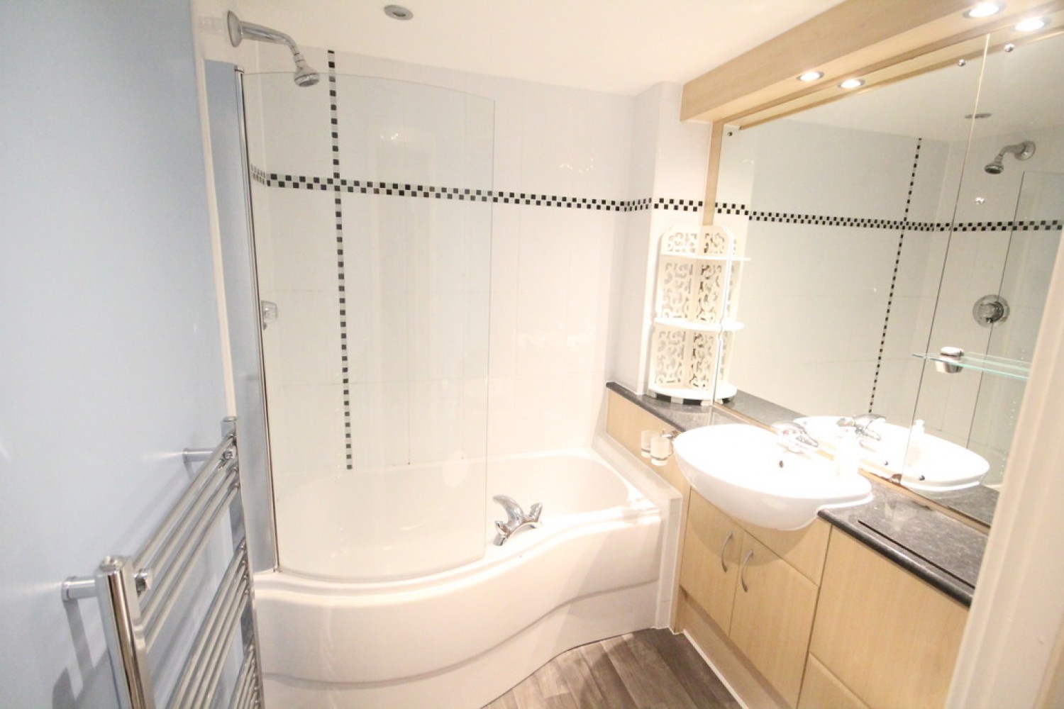 2 bedroom Flat for Letting Foxholme Court, Crewe