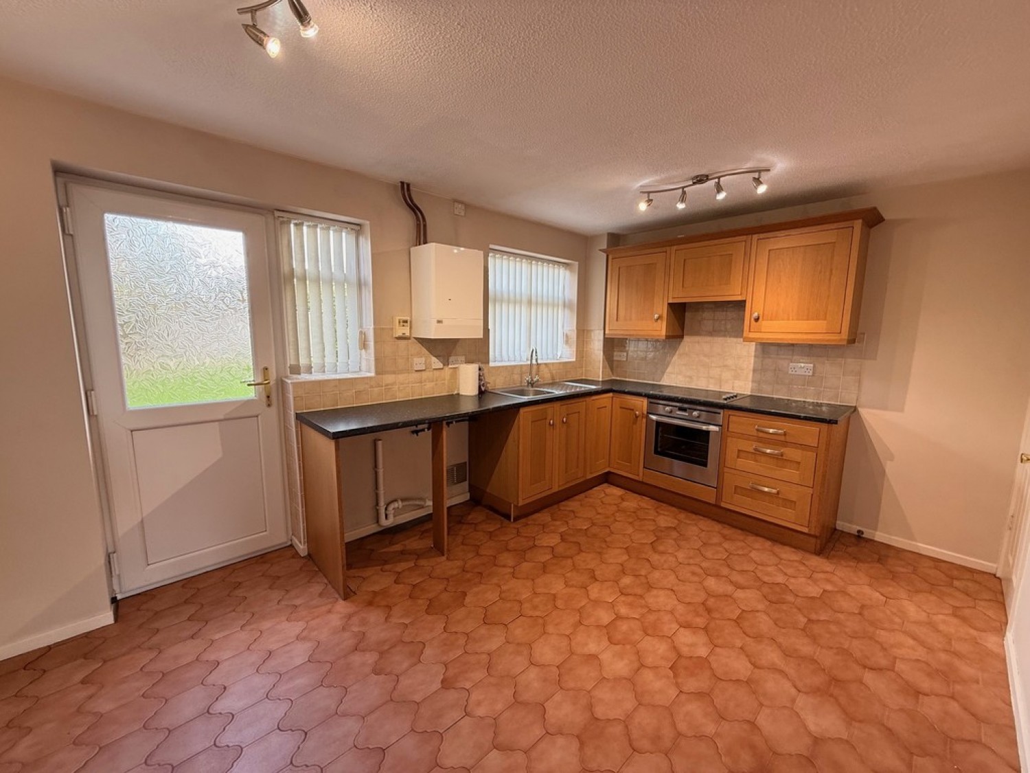 2 bedroom House for Letting Elmstead Crescent, Leighton