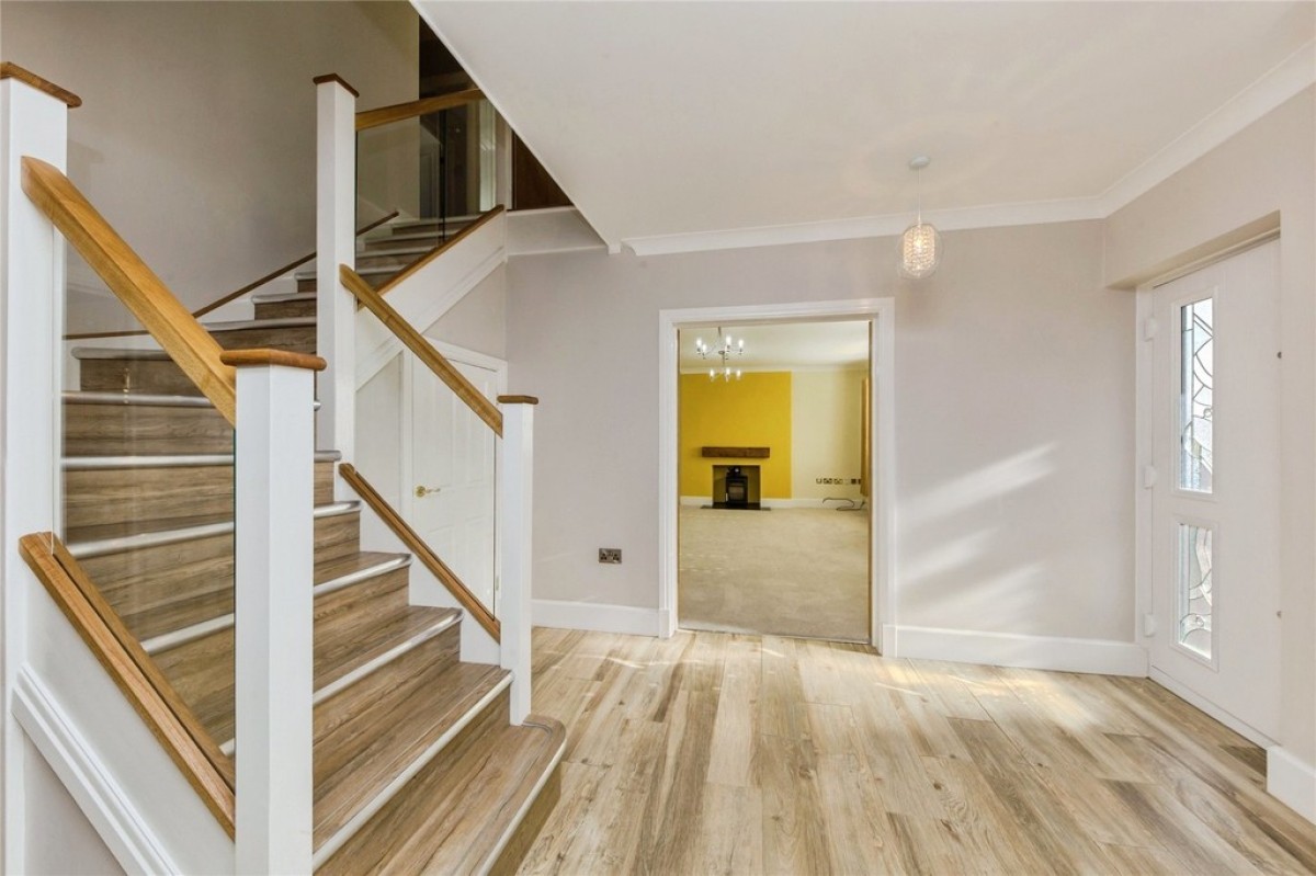 St. Augustines Drive, Wychwood Village