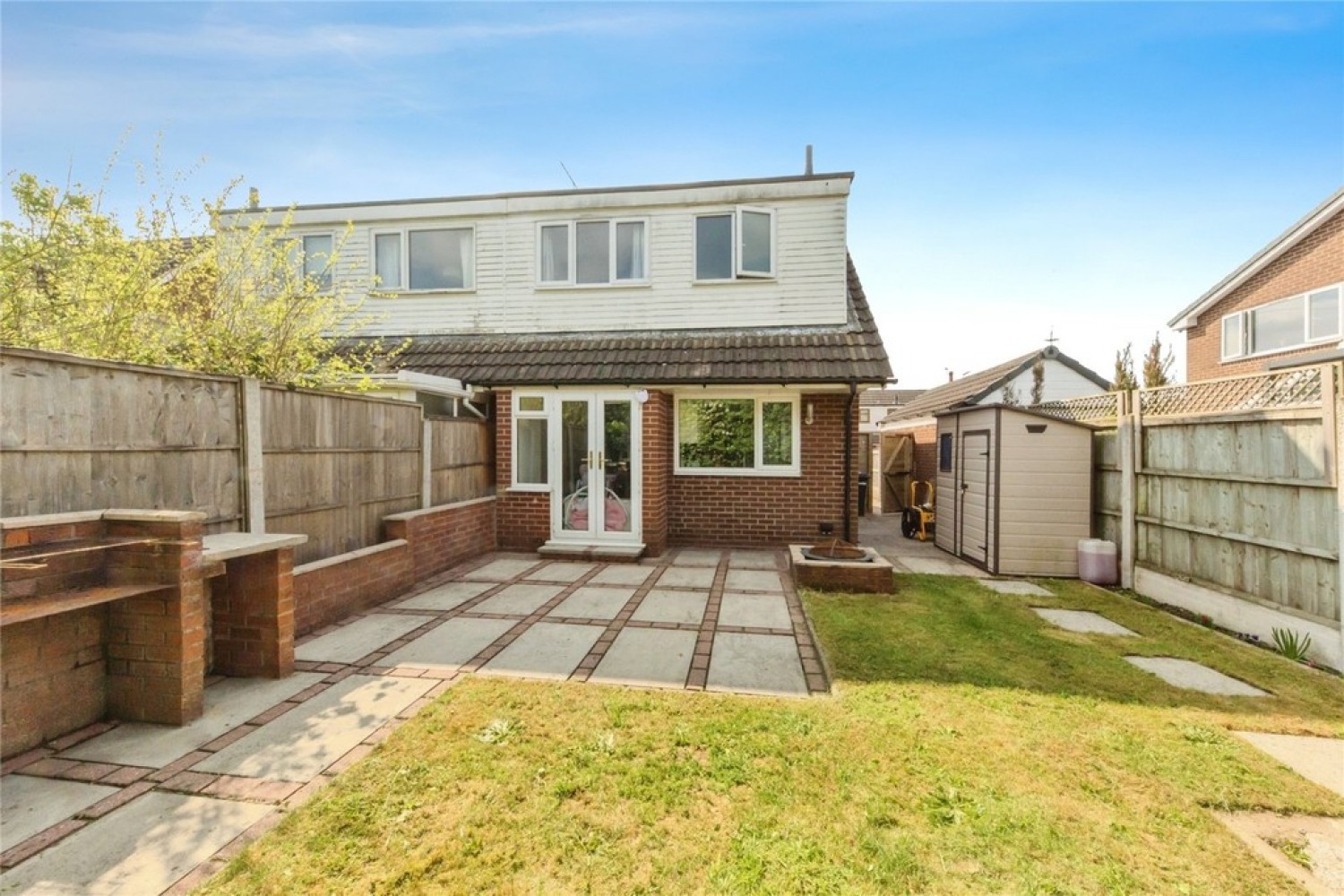 Greenfields Avenue, Shavington