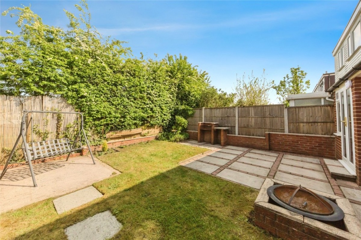 Greenfields Avenue, Shavington