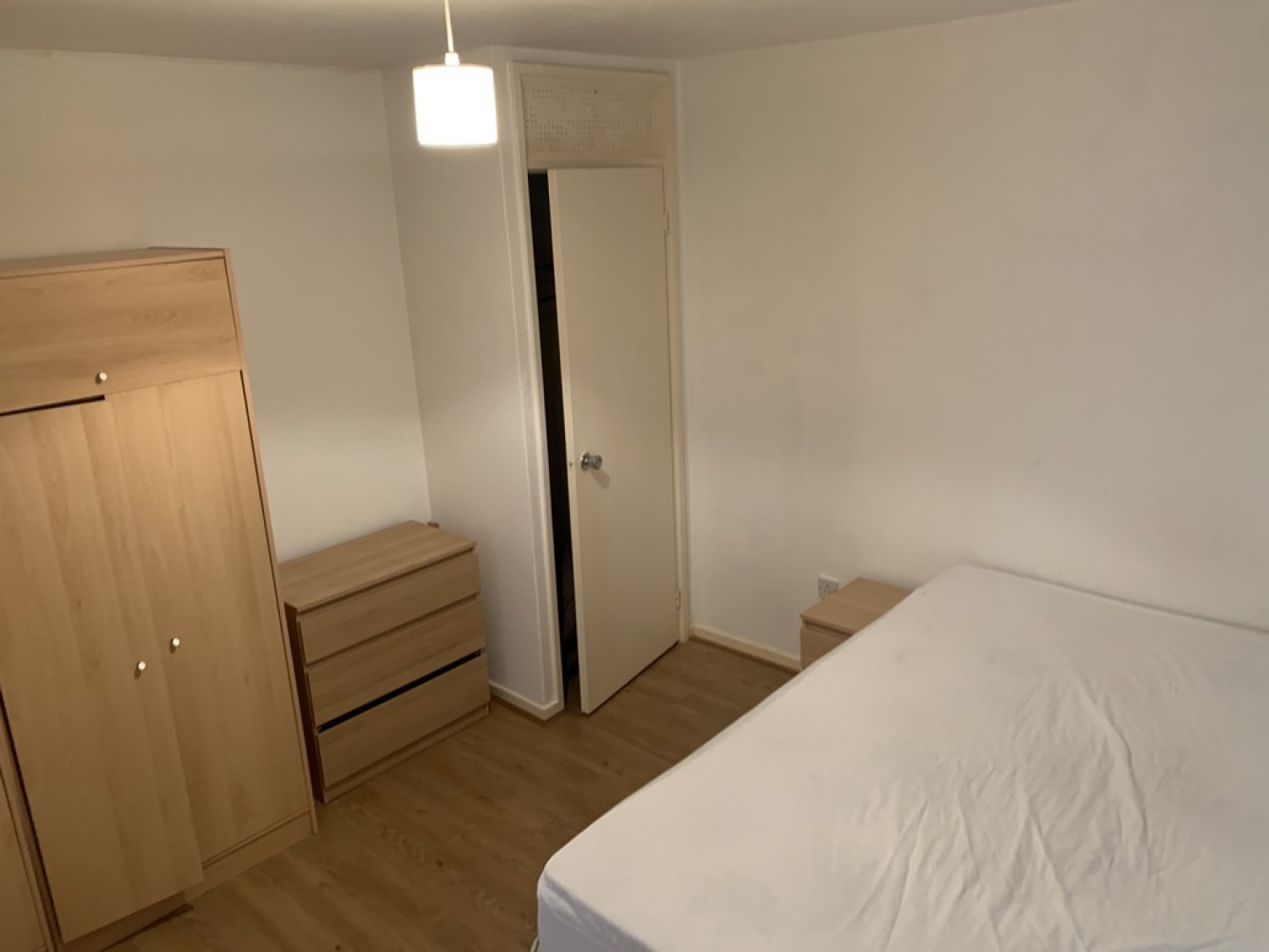 1 bedroom Flat for Letting BOTANICS- Queen Margaret Court - Furnished