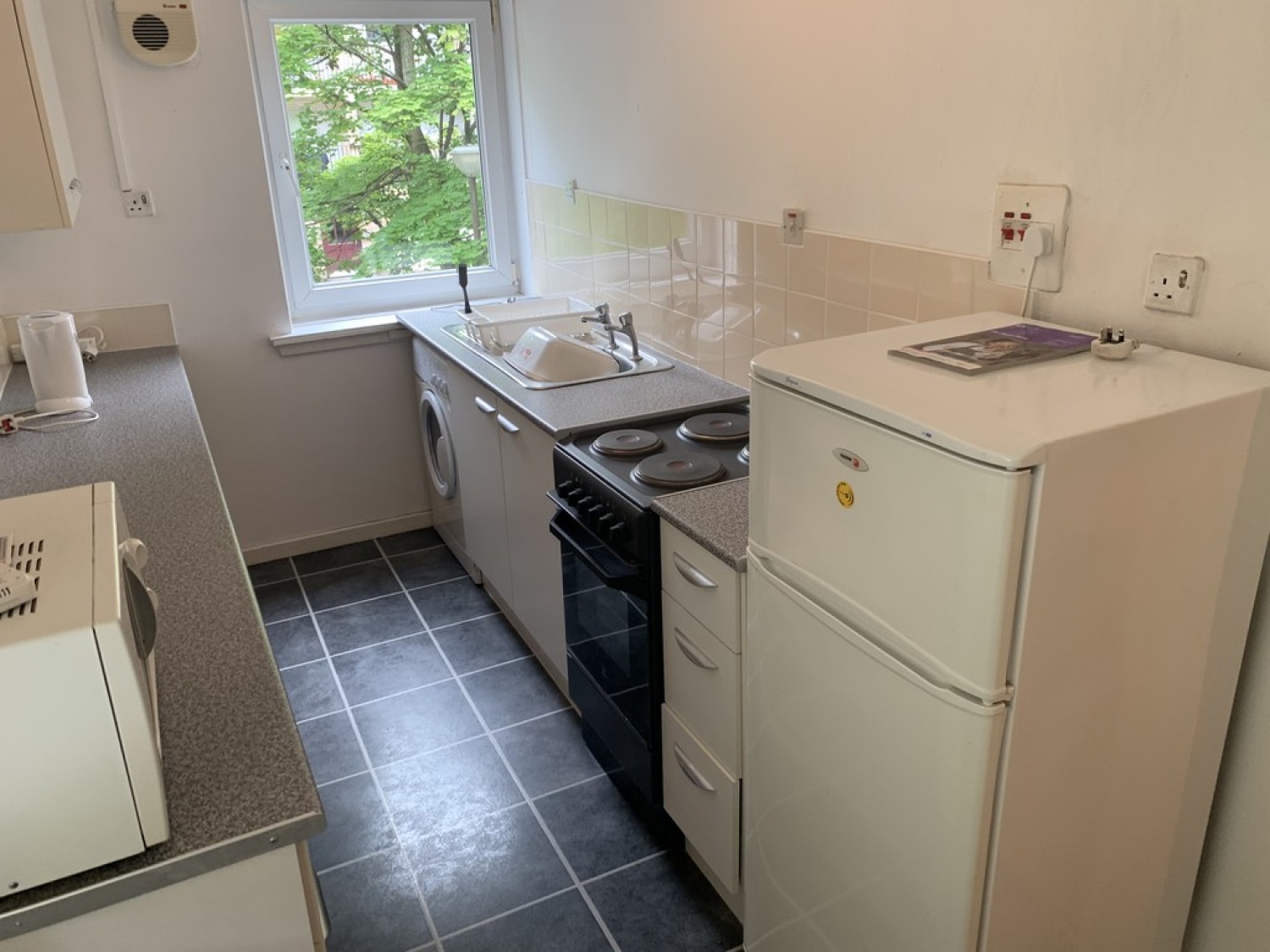 1 bedroom Flat for Letting BOTANICS- Queen Margaret Court - Furnished