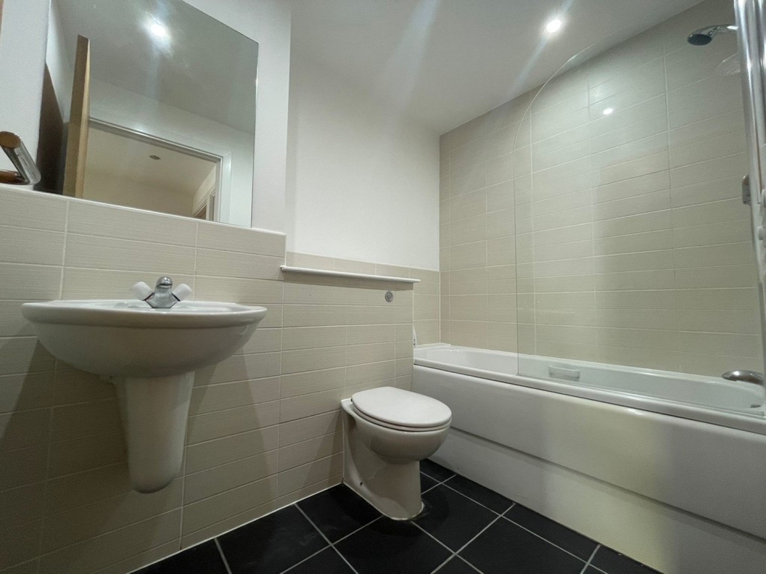 2 bedroom Flat for Letting FINNIESTON - Stobcross Street - Furnished