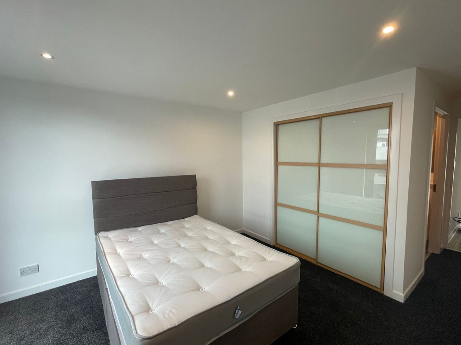2 bedroom Flat for Letting FINNIESTON - Stobcross Street - Furnished