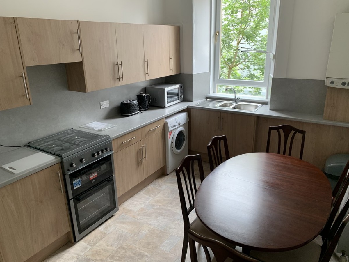 WOODLANDS - Willowbank Crescent - Furnished