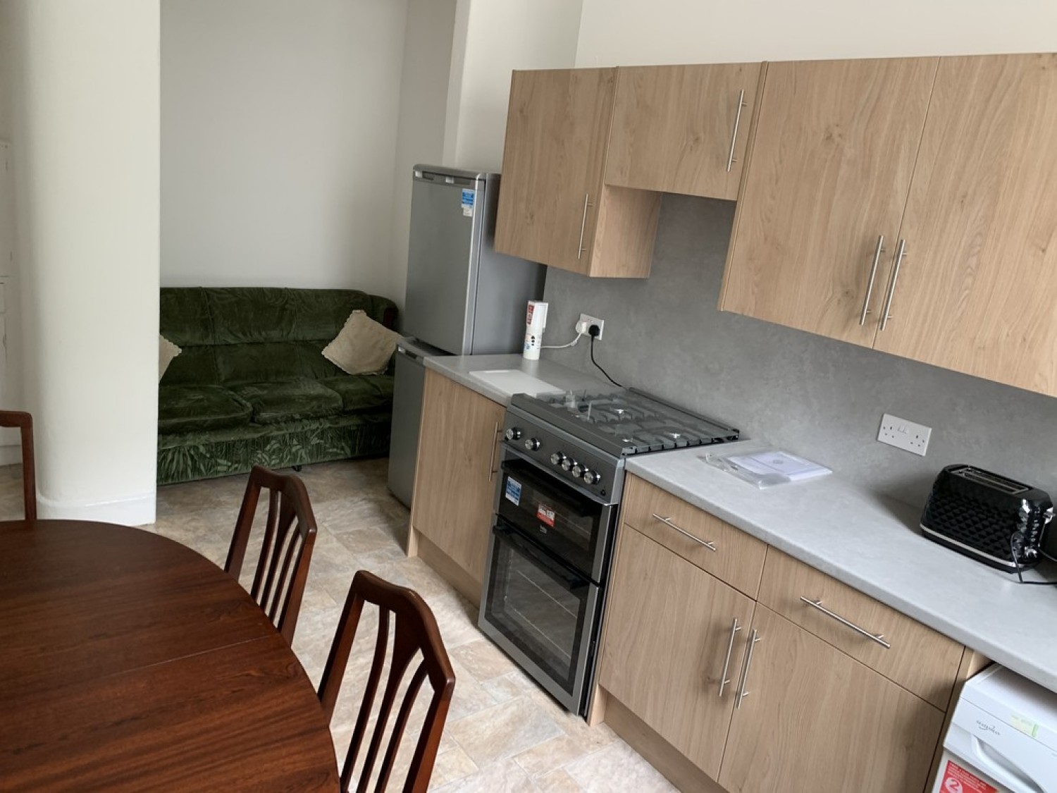 3 bedroom Flat for Letting WOODLANDS - Willowbank Crescent - Furnished