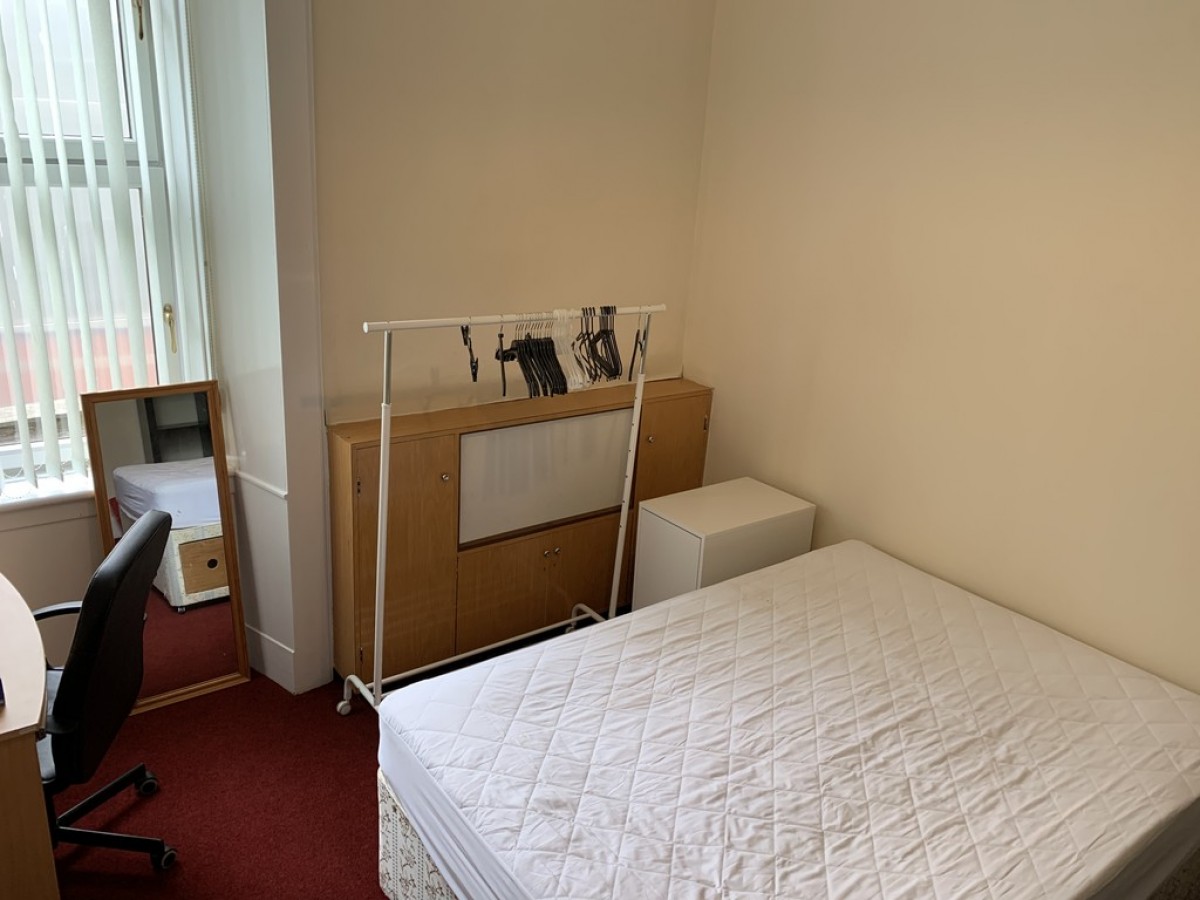 WOODLANDS - Willowbank Crescent - Furnished