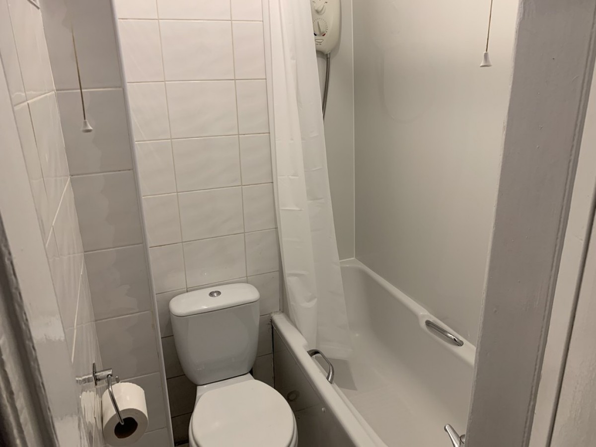 WOODLANDS - Willowbank Crescent - Furnished