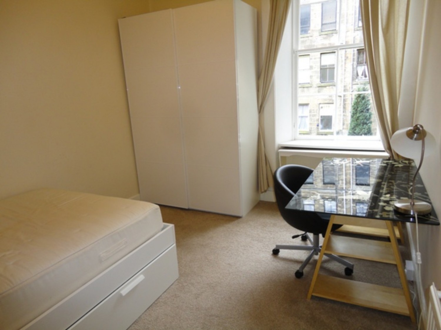 2 bedroom Flat for Letting Benitick Street