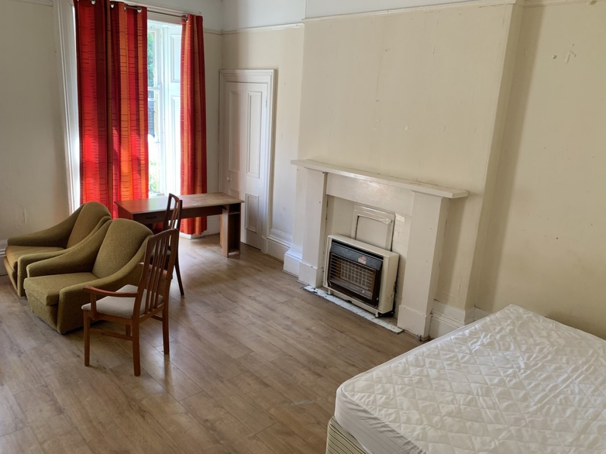 68 Kent Road, Charing Cross