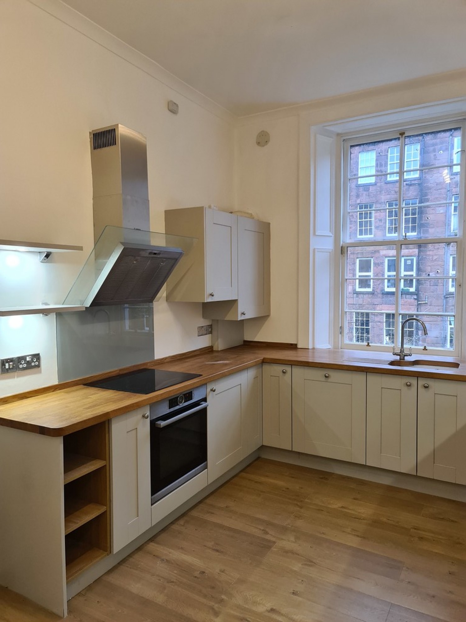 2 bedroom Flat for Letting Woodlands Drive - Woodlands