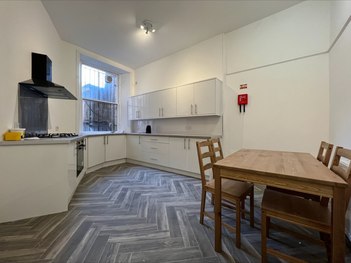 Flat 1-1, Partick, Glasgow