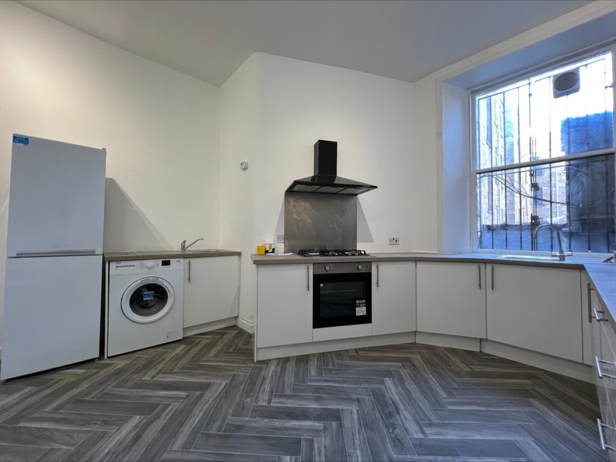 Flat 1-1, Partick, Glasgow