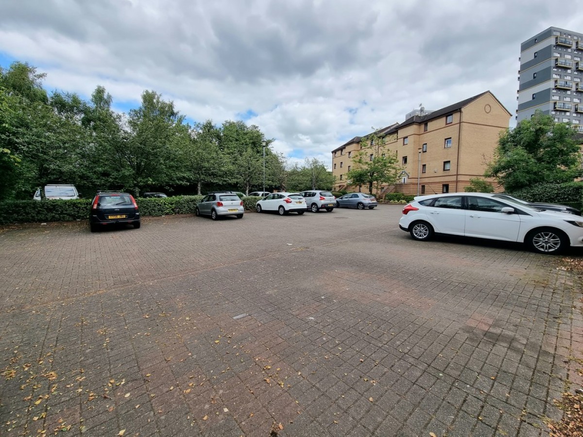 North Woodside Road, Woodside