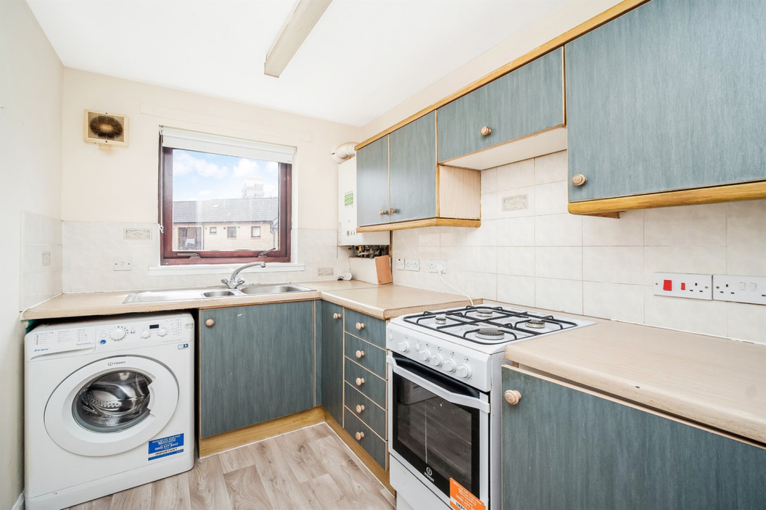 2 bedroom Flat for Letting Hopehill Road