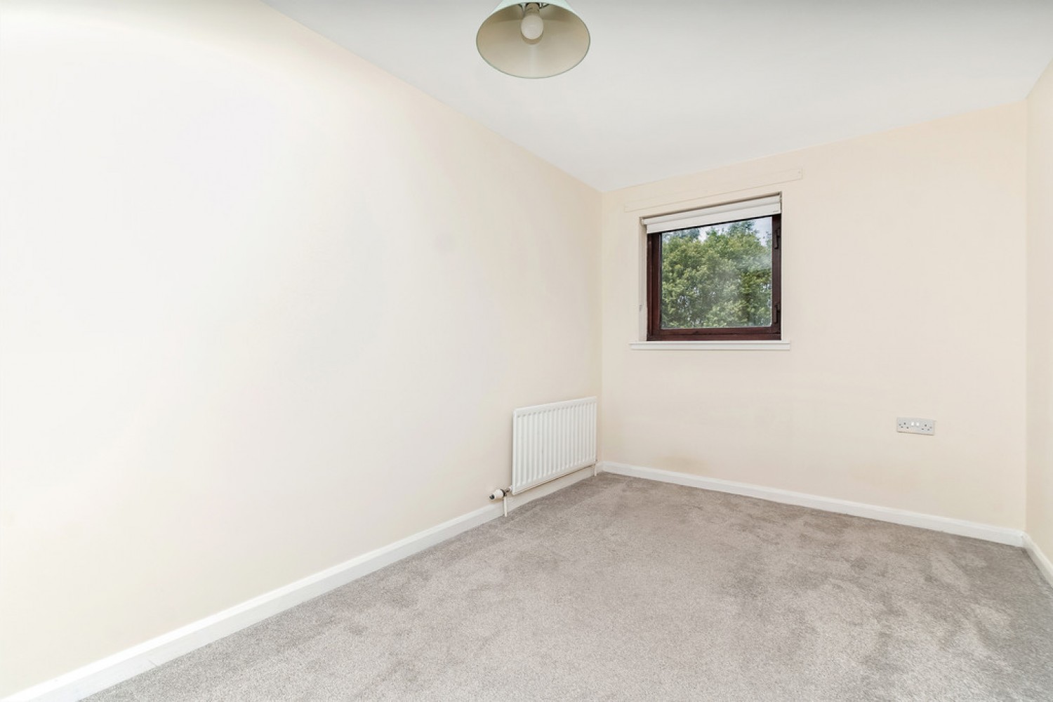 2 bedroom Flat for Letting Hopehill Road
