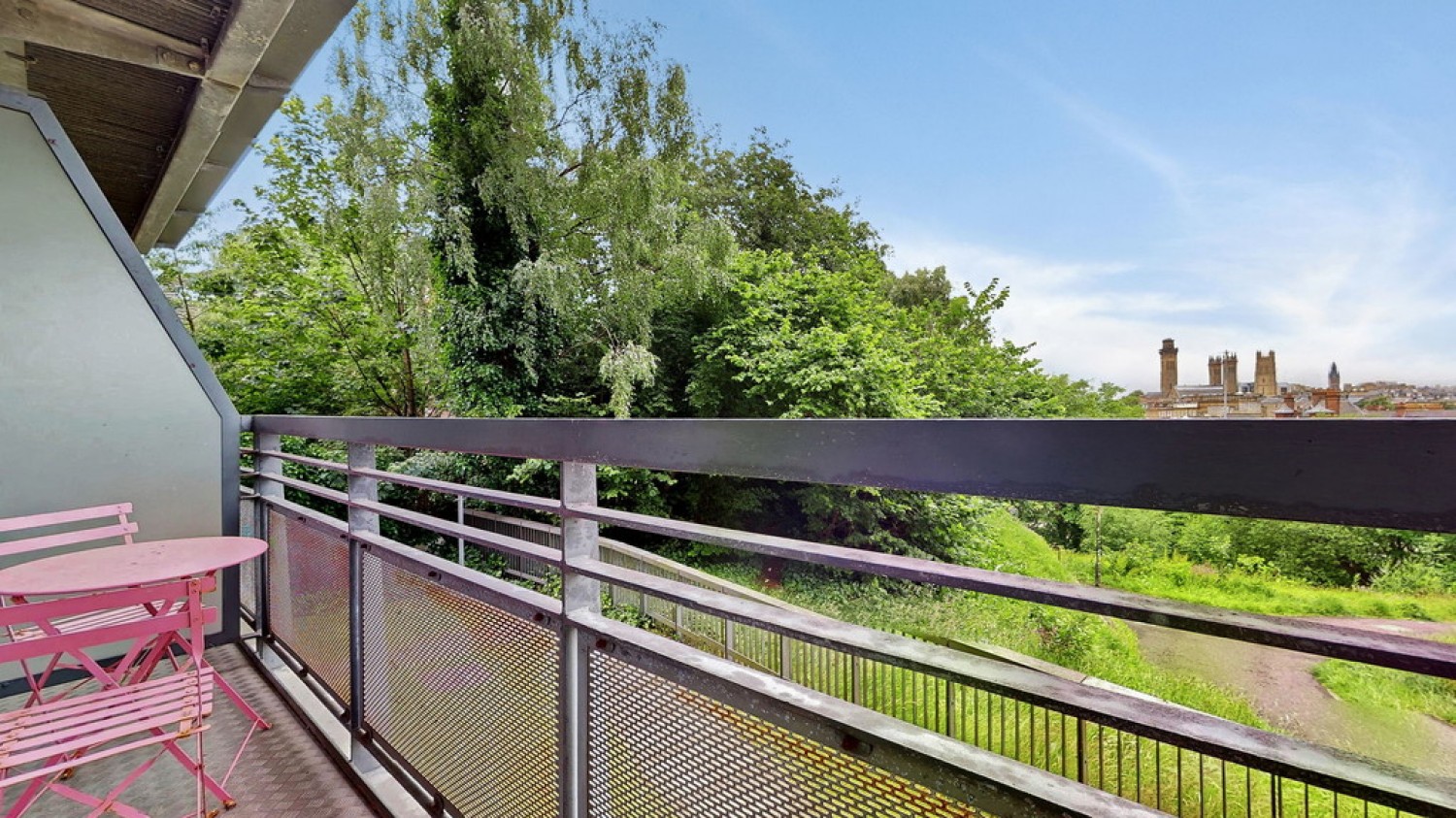 2 bedroom Flat for Letting Hill Street, City Centre