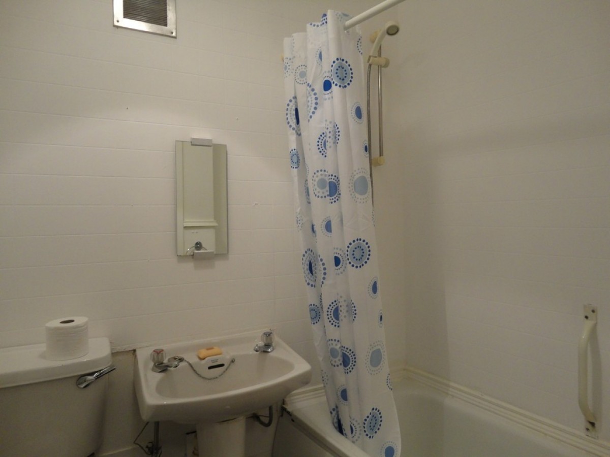 NORTHKELVINSIDE - Hathaway Lane - Part Furnished