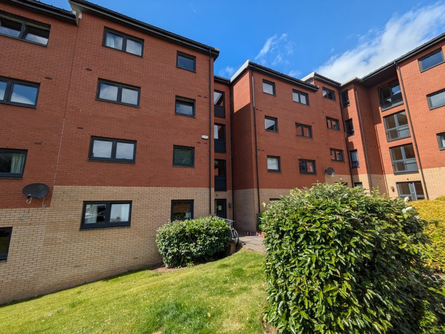 2 bedroom Flat for Letting Avenuepark Street, North Kelvinside