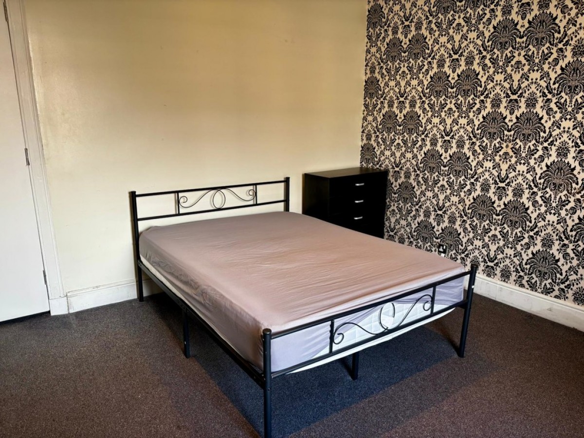 Great Western Road, Woodlands