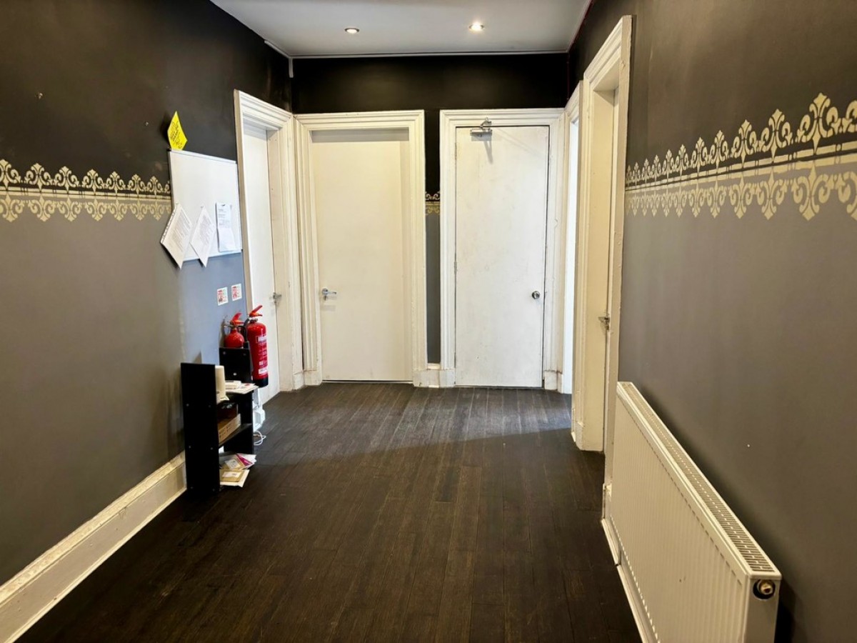 Great Western Road, Woodlands